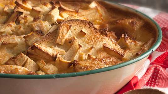 Πουτίγκα με Τσουρέκι, Μήλα και Καρύδια