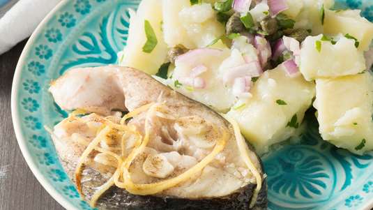 Μυλοκόπι στο Χαρτί με Πατατοσαλάτα