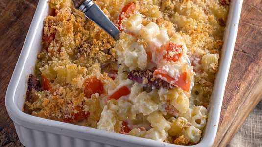 Κοφτό Μακαρονάκι Φούρνου με Πεπερόνι και Τυριά