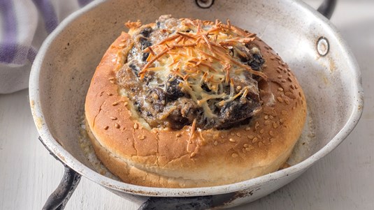 Γεμιστά Ψωμάκια με Μανιτάρια και Γραβιέρα