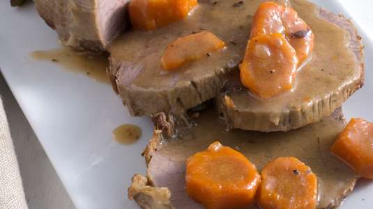 Σιγομαγειρεμένο Μοσχαράκι με Σάλτσα Μουστάρδας