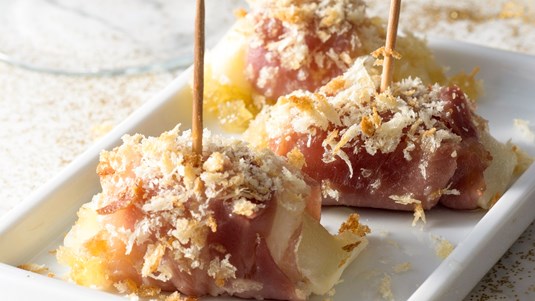 Ρολάκια Γραβιέρας με Προσούτο και Θυμάρι