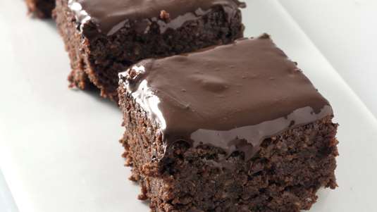 Σοκολατένιο Κέικ με Καρδάμωμο και Αμύγδαλα