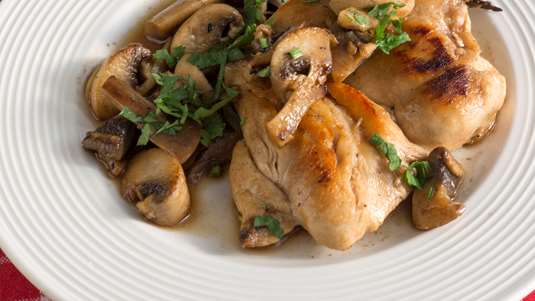 Κοτόπουλο με Κονιάκ και Μανιτάρια