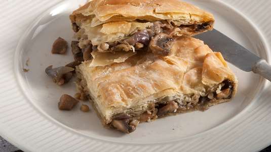 Mανιταρόπιτα με Καρύδια
