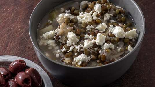 Φακές Σούπα με Κατσικίσιο Τυρί και Πιπεριές