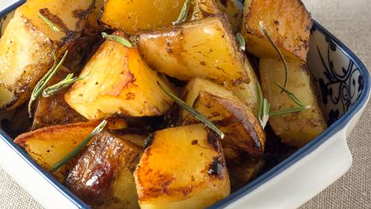 Ψητές Βουτυράτες Πατάτες με Μπαλσάμικο και Δεντρολίβανο