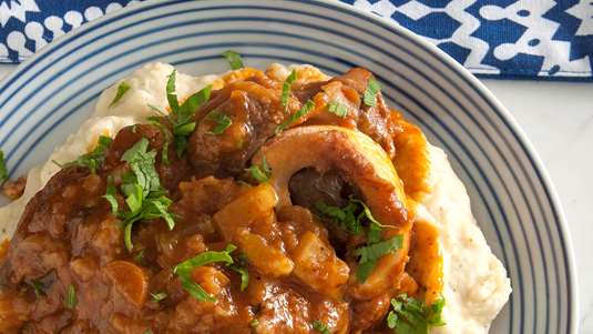 Οσομπούκο με Λαχανικά και Σάλτσα Ντομάτας