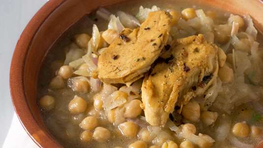 Πικάντικη Σούπα με Ρεβίθια και Κοτόπουλο