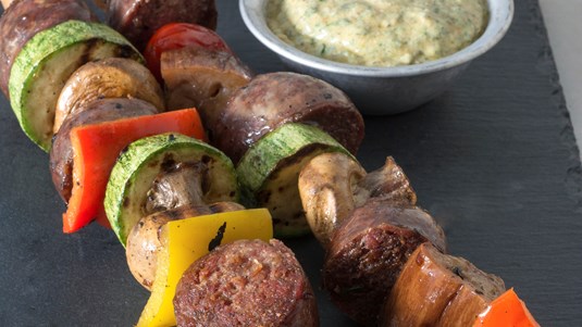 Σουβλάκι με Χωριάτικα Λουκάνικα