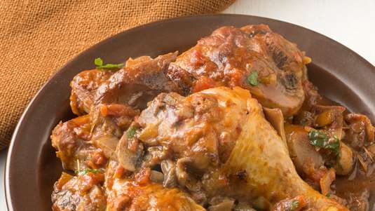 Κοτόπουλο με Mανιτάρια, Nτομάτα και Δεντρολίβανο