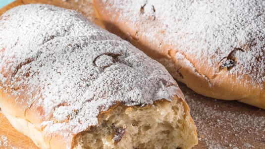 Πασχαλινά Σταφιδόψωμα