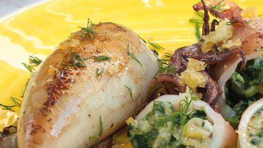 Καλαμαράκια Γεμιστά με Μελιτζάνα και Κασέρι