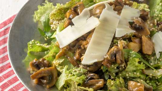 Σαλάτα με Καραμελωμένα Μανιτάρια και Κινόα