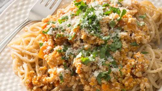 Ελαφριά Μπολονέζ με Κιμά Κοτόπουλου