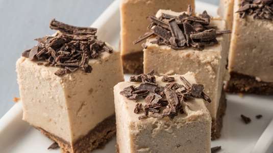 Μπουκιές Cheesecake με Σοκολατένια Μπισκότα