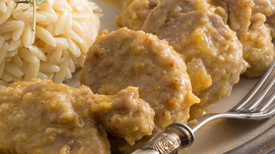 Χοιρινά Φιλετάκια με Σάλτσα Κάρι