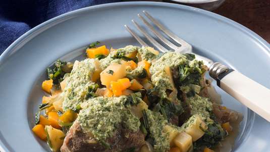 Ιταλικό Βραστό με Λαχανικά και Σάλτσα Φρέσκων Μυρωδικών