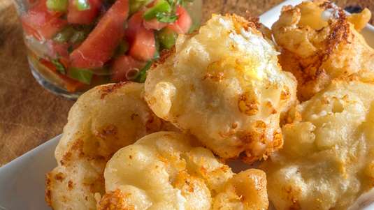 Αλμυροί Λουκουμάδες με Φέτα και Μπίρα