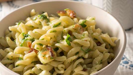 Φουσίλι με Χαλούμι και Πέστο Δυόσμου