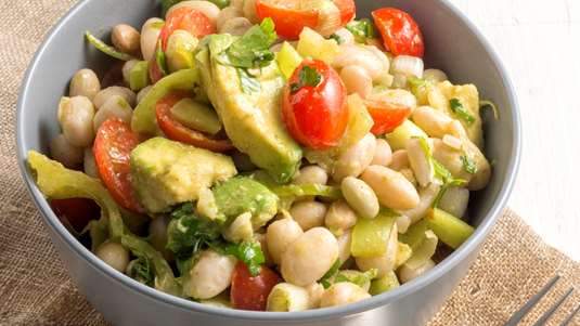Σαλάτα με Φασόλια Χάντρες και Αβοκάντο