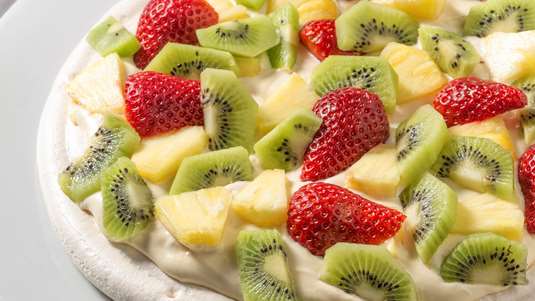 Πάβλοβα με Κρέμα Λεμονιού