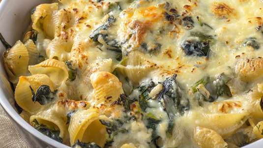 Ζυμαρικά Φούρνου με Σπανάκι και Φέτα