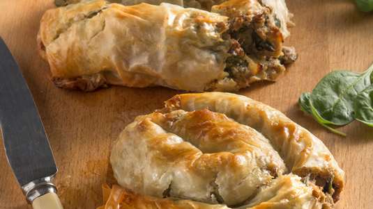 Στριφτές Πίτες με Σπανάκι και Κιμά