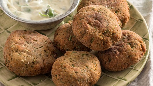 Κεφτεδάκια Σολομού με Σάλτσα Κάππαρης