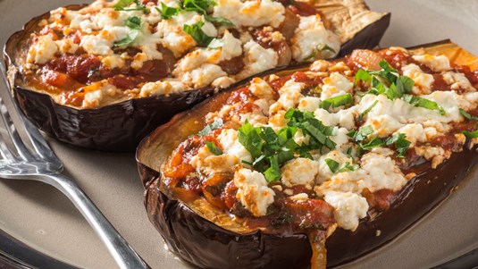 Μελιτζάνες με Σκόρδο, Φέτα και Ντομάτα