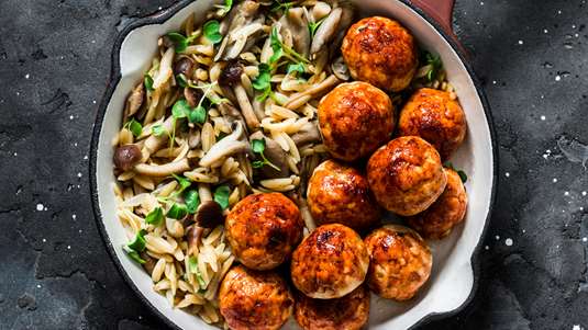 Κεφτεδάκια Αφράτα με Κόκκινο Κριθαράκι και Φέτα