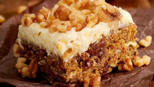 Γιαουρτένια Καρυδόπιτα