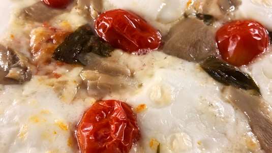 Τραγανή Τυρόπιτα με Λιαστή Ντομάτα και Ελιές, Αλλιώς