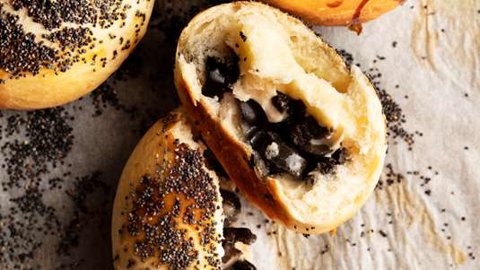 Ελιοπιτάκια με Κρασάτη Ζύμη