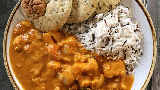 Κοκκινιστό με Κοτόπουλο, Κουνουπίδι και Φέτα