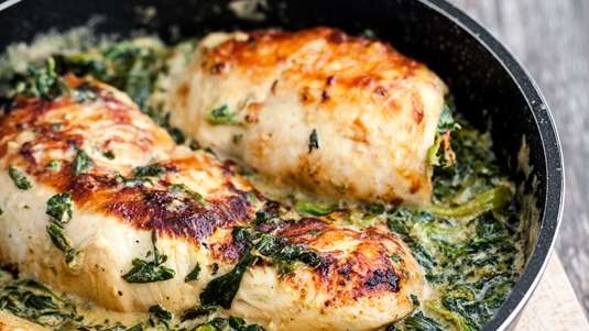 Κοτόπουλο με Τσιγαριαστό Σπανάκι