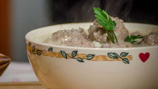 Γιουβαρλάκια Σούπα με Σπανάκι και Ανθότυρο