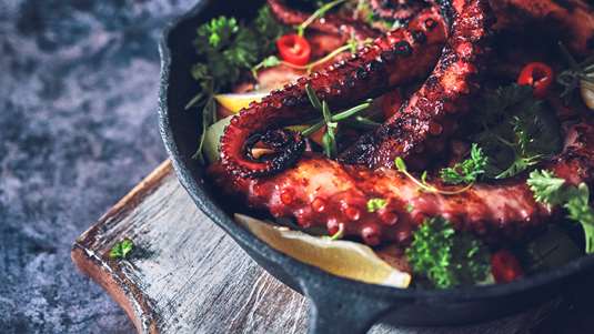 Χταπόδι με Ούζο και Ελιές