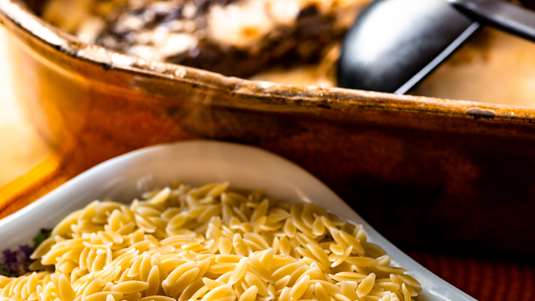 Γιουβέτσι με Μπιφτέκια στη Γάστρα