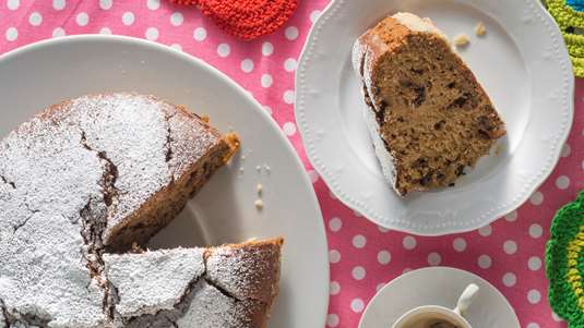 Κέικ με Κανελογαρίφαλο, Καρύδια και Σταφίδες