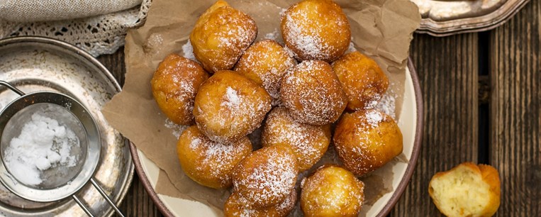 ΛΟΥΚΟΥΜΑΔΕΣ ΜΕ ΑΥΓΑ ΚΑΙ ΒΑΝΙΛΙΑ