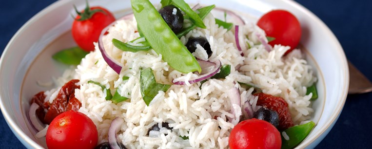 ΣΑΛΑΤΑ ΜΕ ΡΥΖΙ ΚΑΙ ΣΑΛΑΤΑ