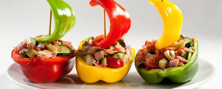 ΠΙΠΕΡΙΕΣ ΜΕ ΝΤΟΜΑΤΑ ΚΑΙ ΜΕΛΙΤΖΑΝΑ