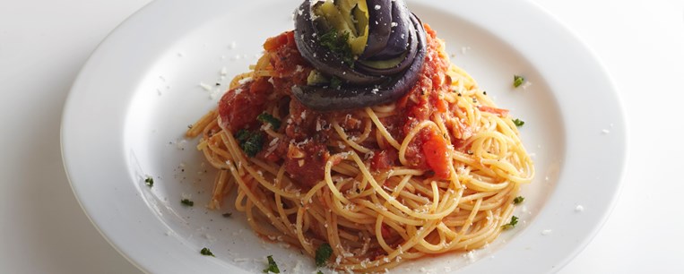 ΜΑΚΑΡΟΝΑΔΑ ΜΕ ΜΕΛΙΤΖΑΝΕΣ