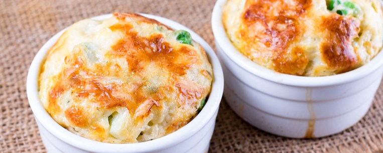 ΣΟΥΦΛΕ ΜΕ ΝΤΟΜΑΤΕΣ ΚΑΙ ΚΡΕΜΜΥΔΙ