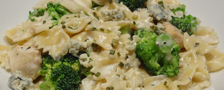 Φιογκάκια με μπρόκολο και γκοργκοντσόλα