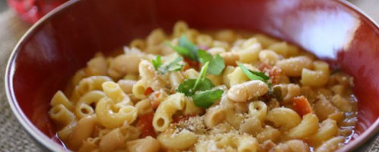 Φασόλια με ζυμαρικά