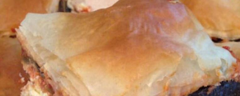 Μελιτζανόπιτα με γιαούρτι και κύμινο