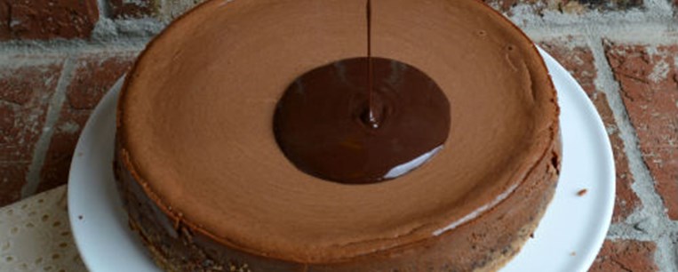 Τσιζκέικ με τριπλή σοκολάτα