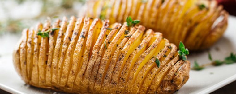 Ολόκληρες πατάτες στο φούρνο (Hasselback)